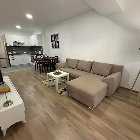 Апартаменты M&m Cozy Apartment-free Parking *