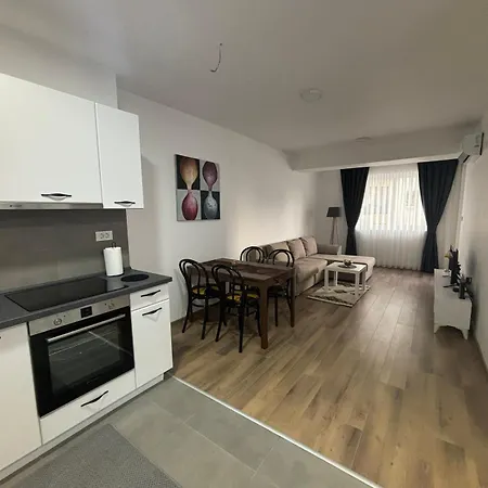 Апартаменты M&m Cozy Apartment-free Parking