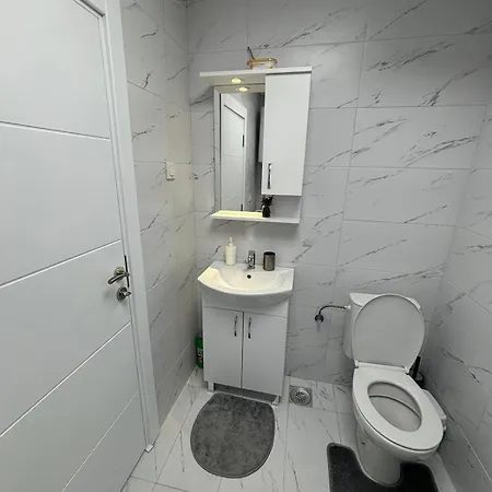M&m Cozy Apartment-free Parking Апартаменты *