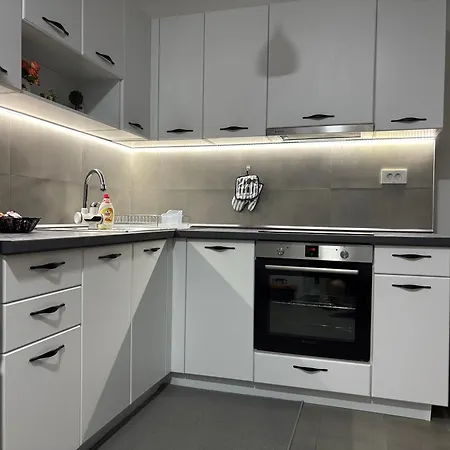 Апартаменты M&m Cozy Apartment-free Parking