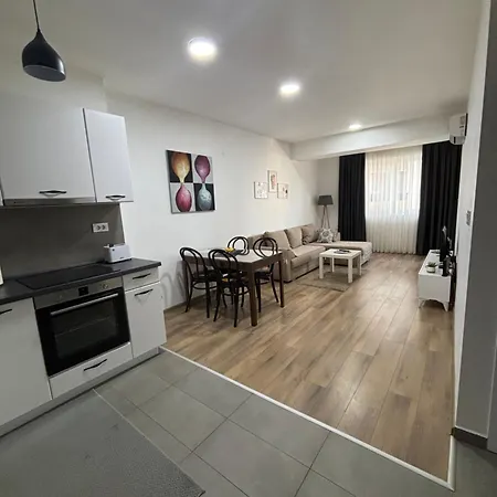 Апартаменты M&m Cozy Apartment-free Parking *