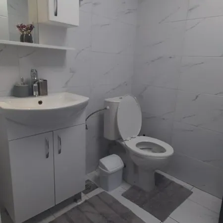 M&m Cozy Apartment-free Parking Апартаменты