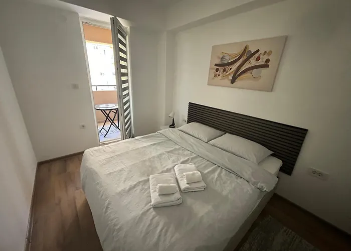 M&m Cozy-free Parking-self Check-in Apartment *